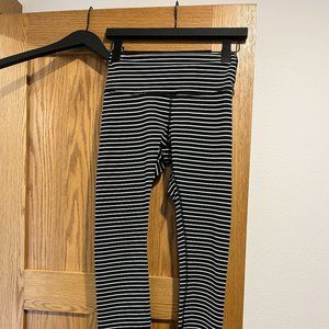lululemon Striped Wunder Under 28" (matching sports bra listed)